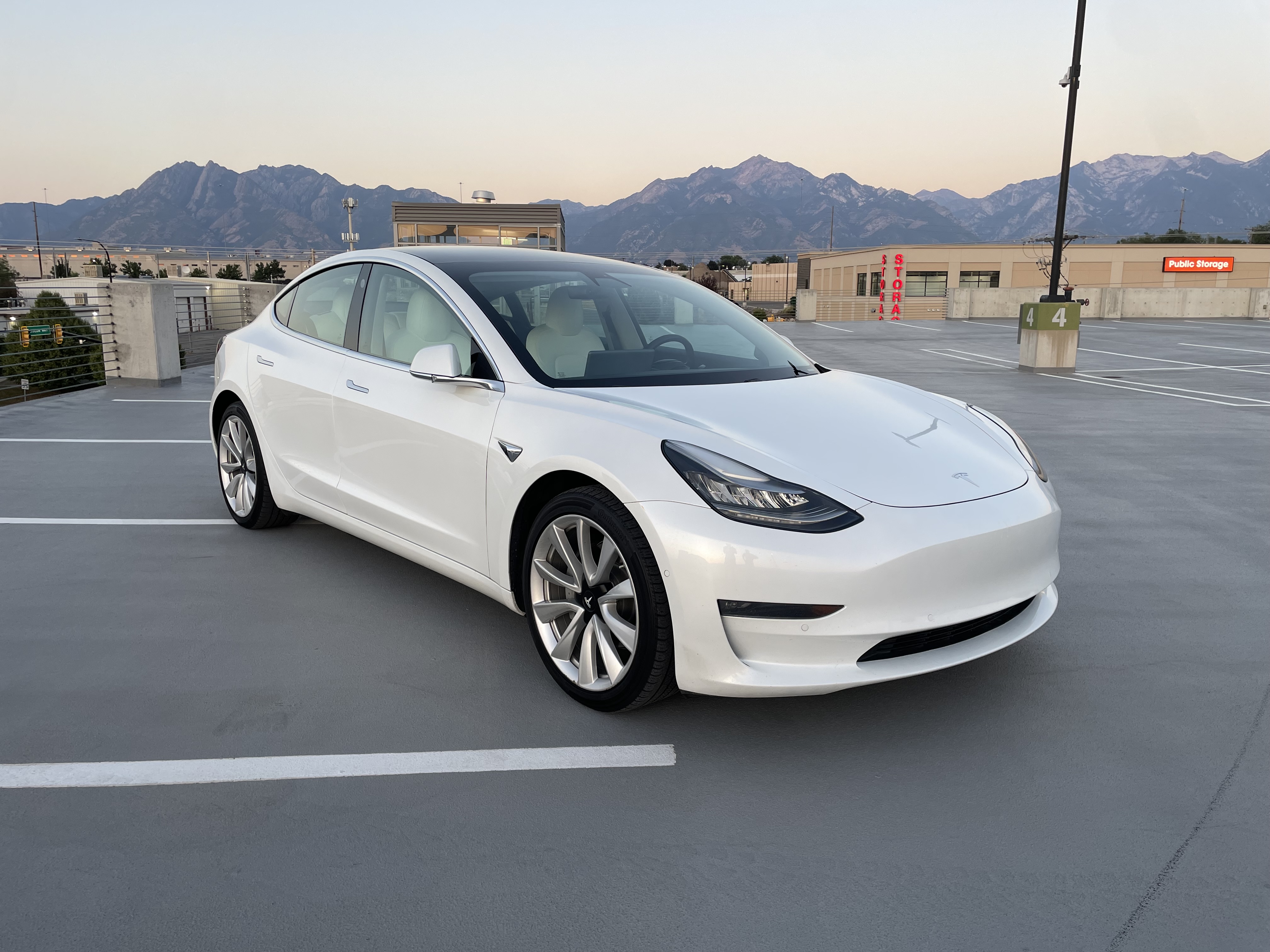 White 2019 Tesla Model 3 Long Range AWD